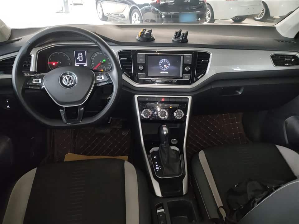 Volkswagen T-ROC exploring Songs