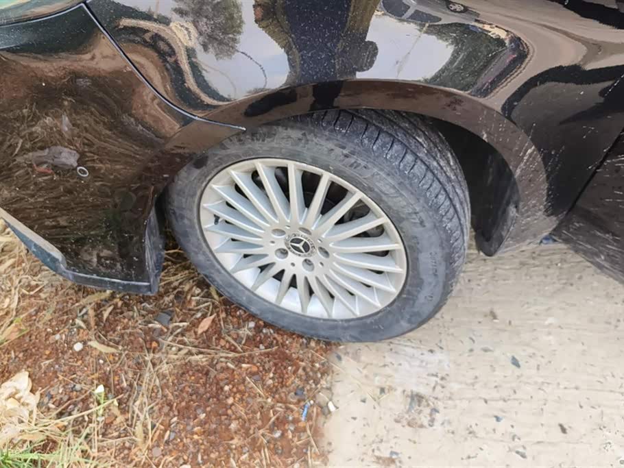 Mercedes-Benz V-class