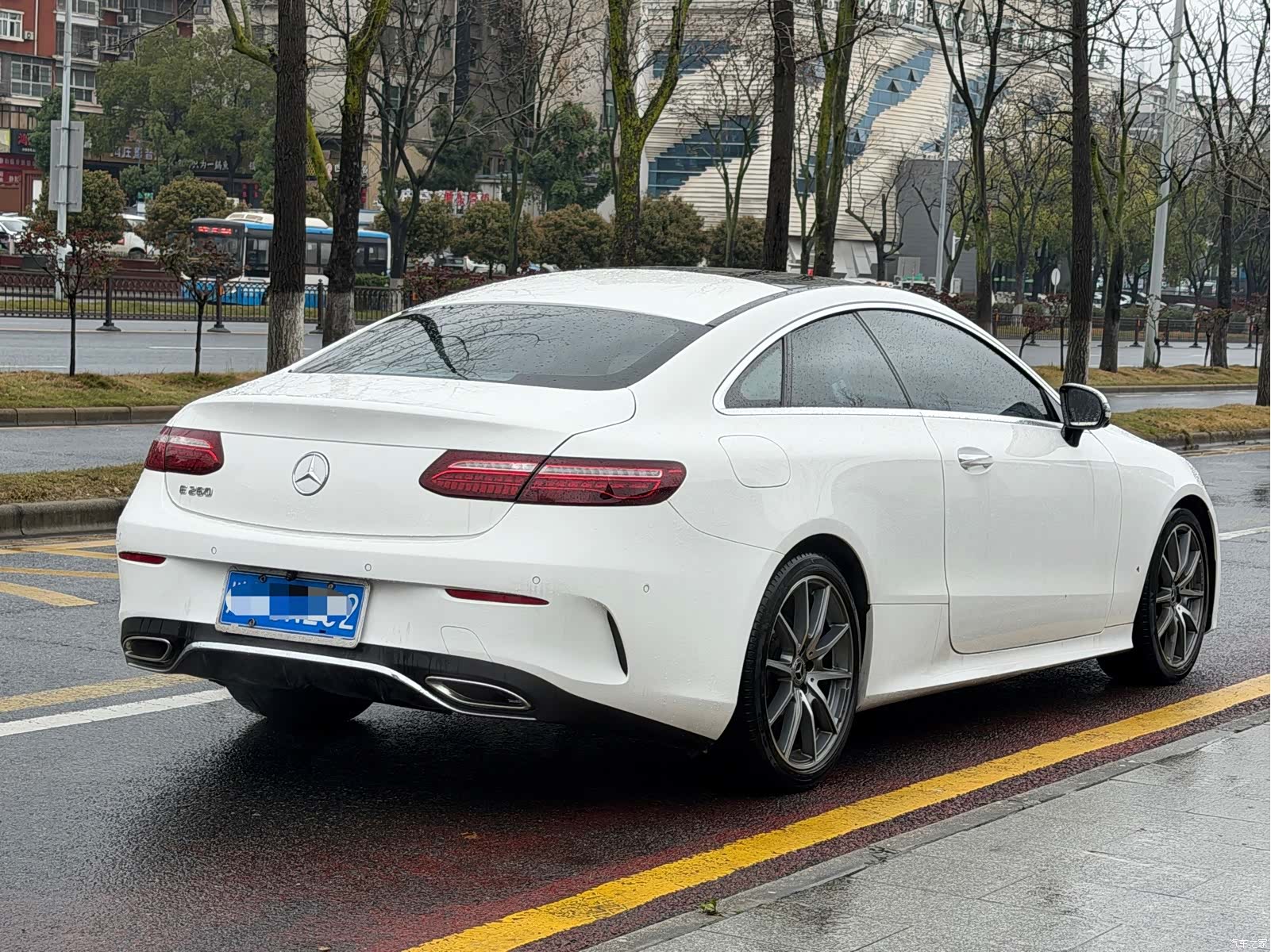 Mercedes-Benz E-Class, 2022 4