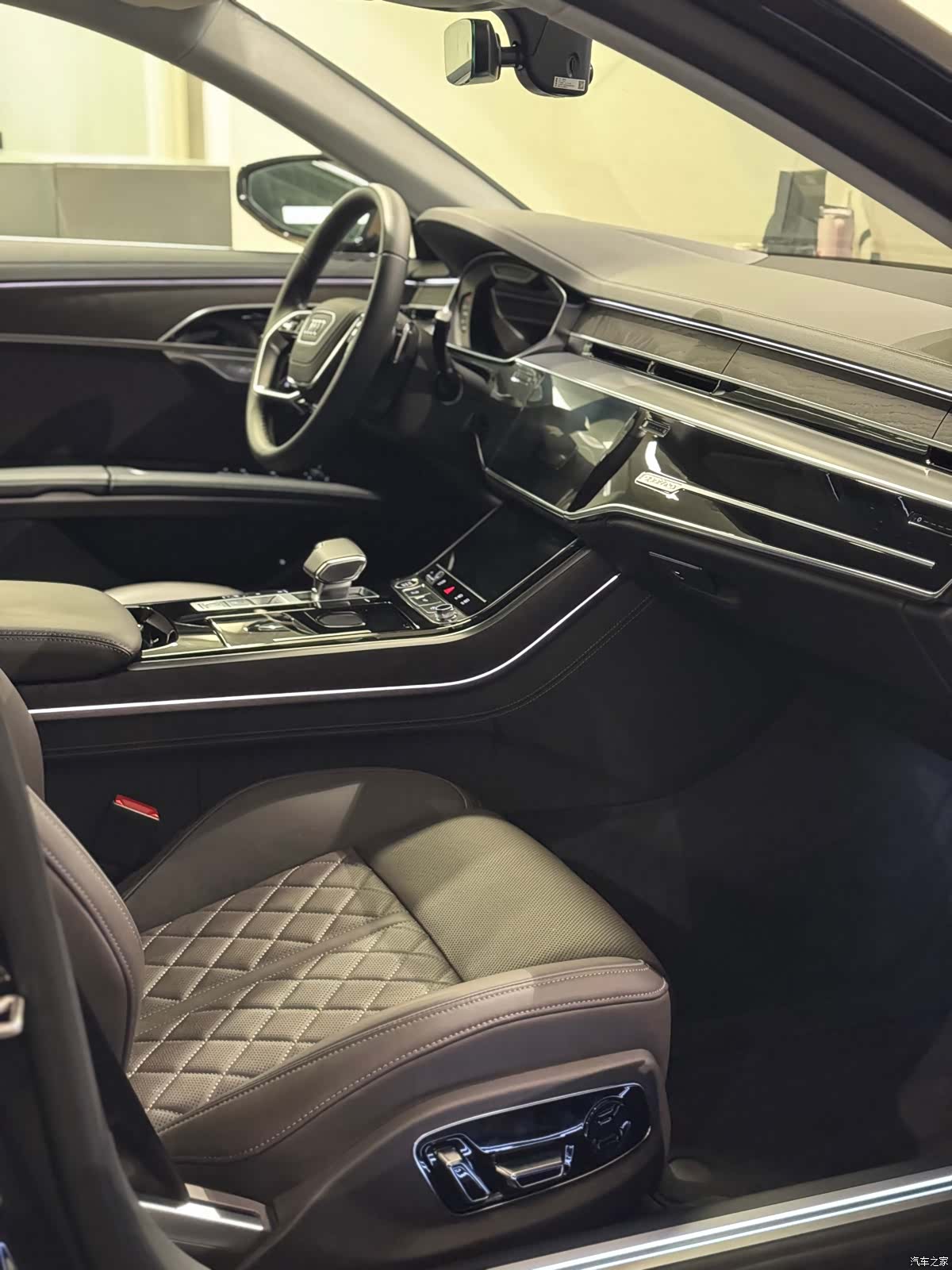 Audi A8L, 2025 8