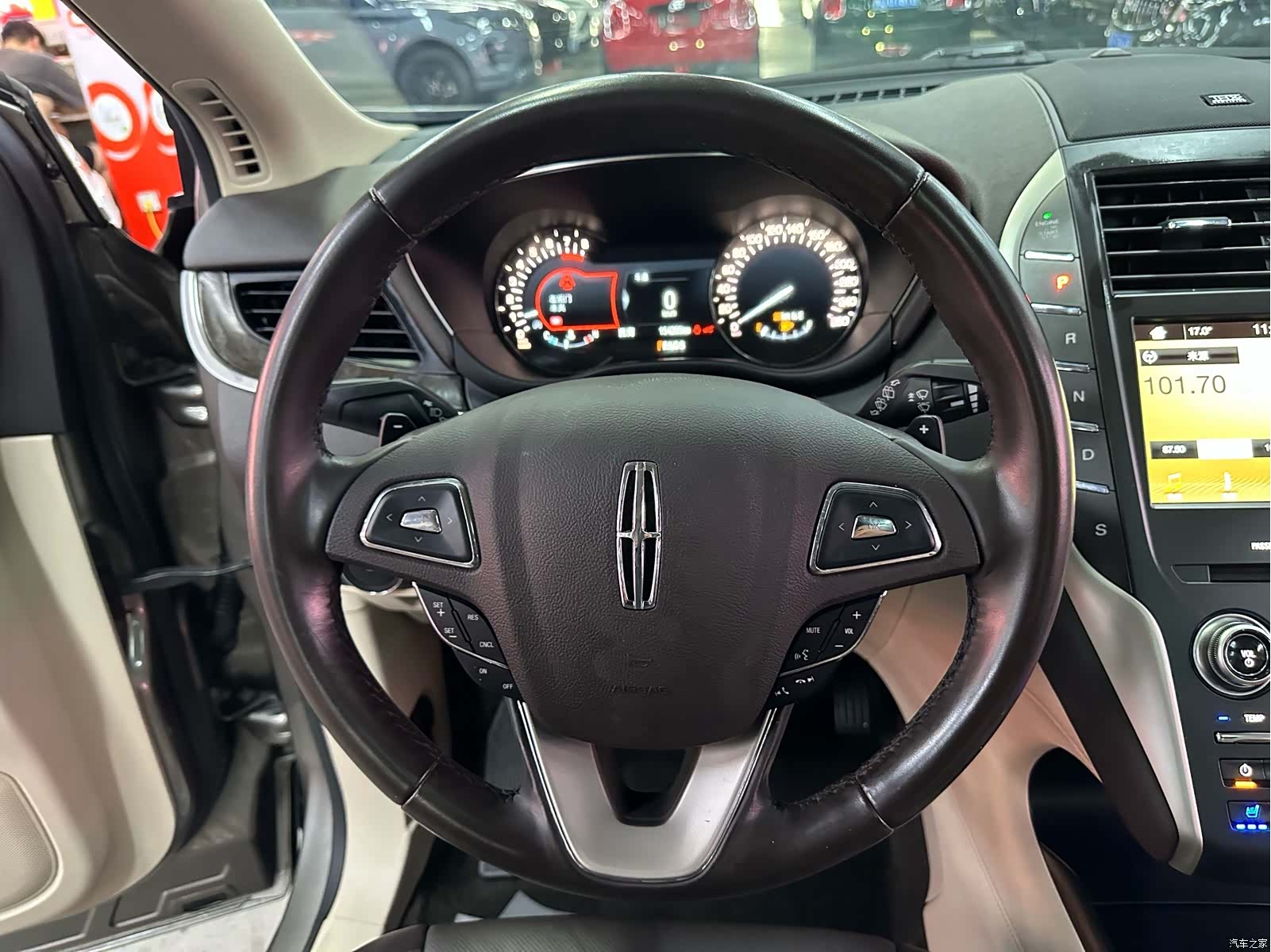Lincoln MKC, 2017 13