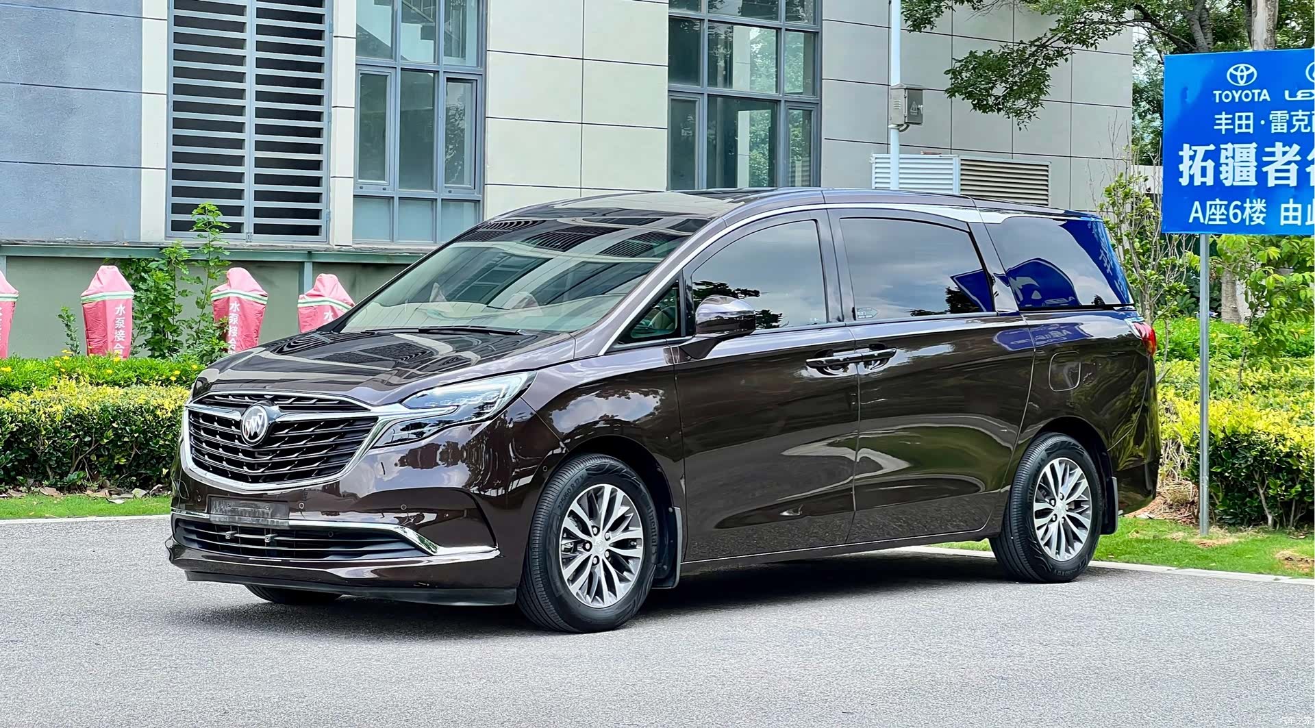 Buick GL8, 2021 1