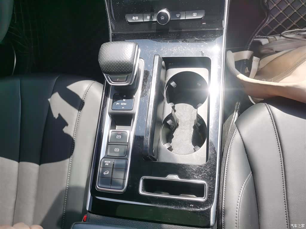 Roewe RX5, 2020 13