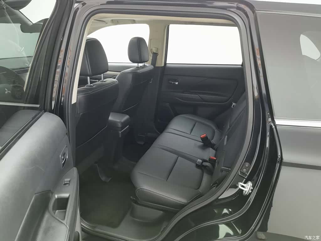Mitsubishi Outlander, 2014 15