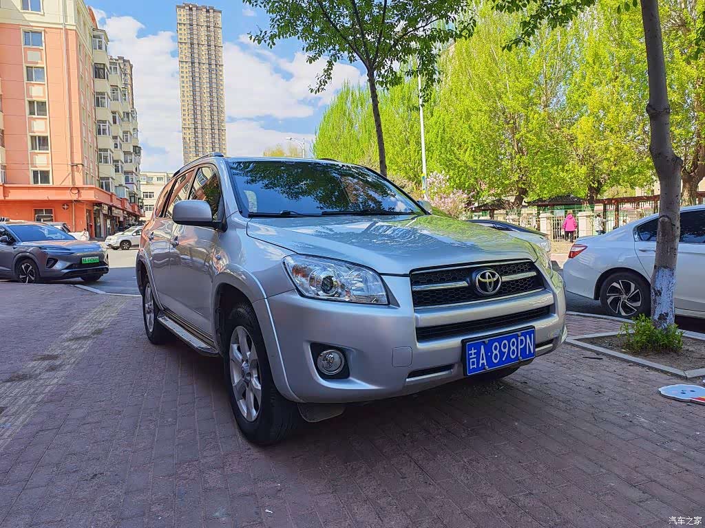 Toyota RAV4, 2009 3