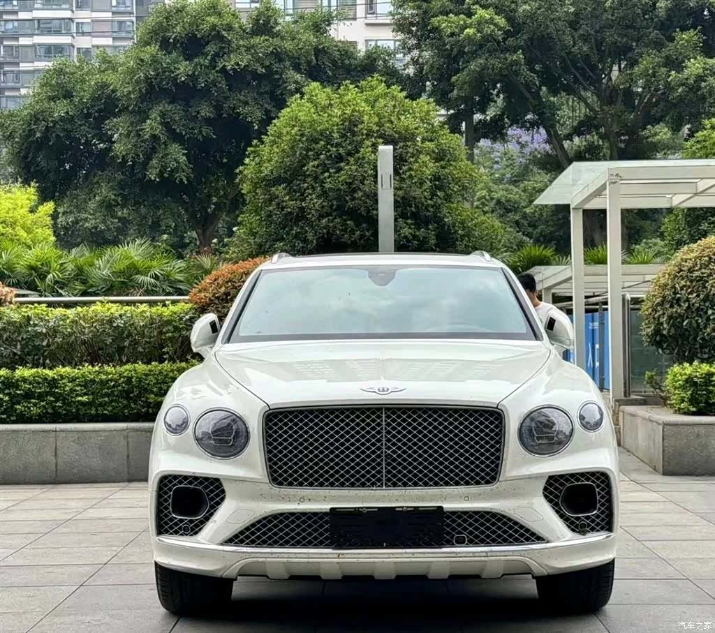Bentley Bentayga, 2022 2