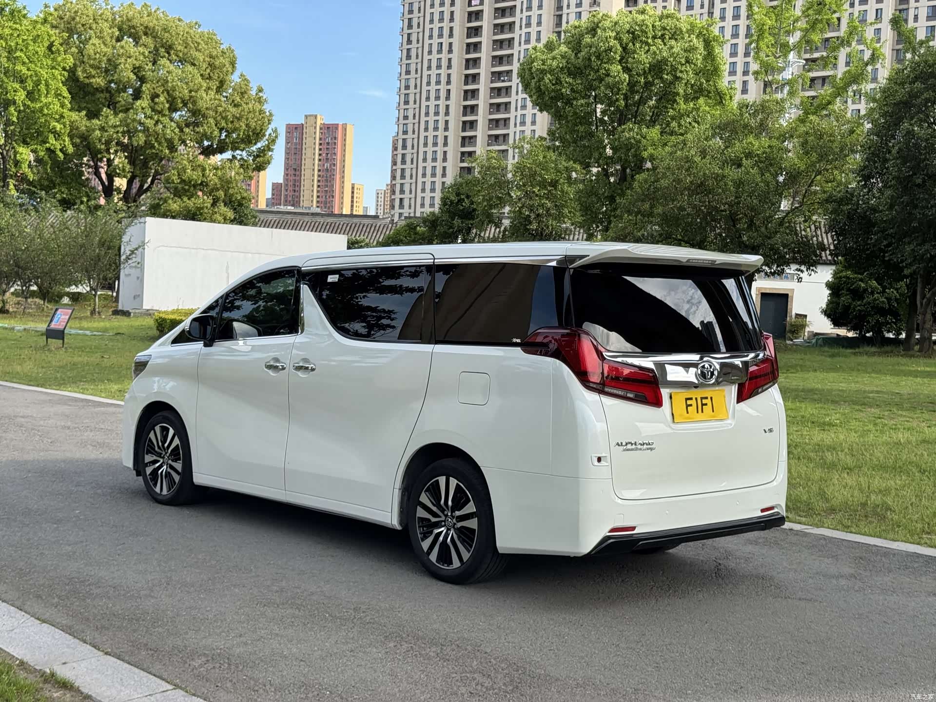 Toyota Alphard, 2019 все фото