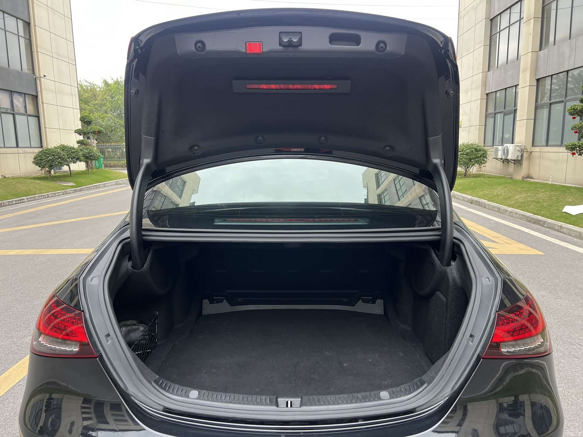 Mercedes-Benz E-Class, 2020 18