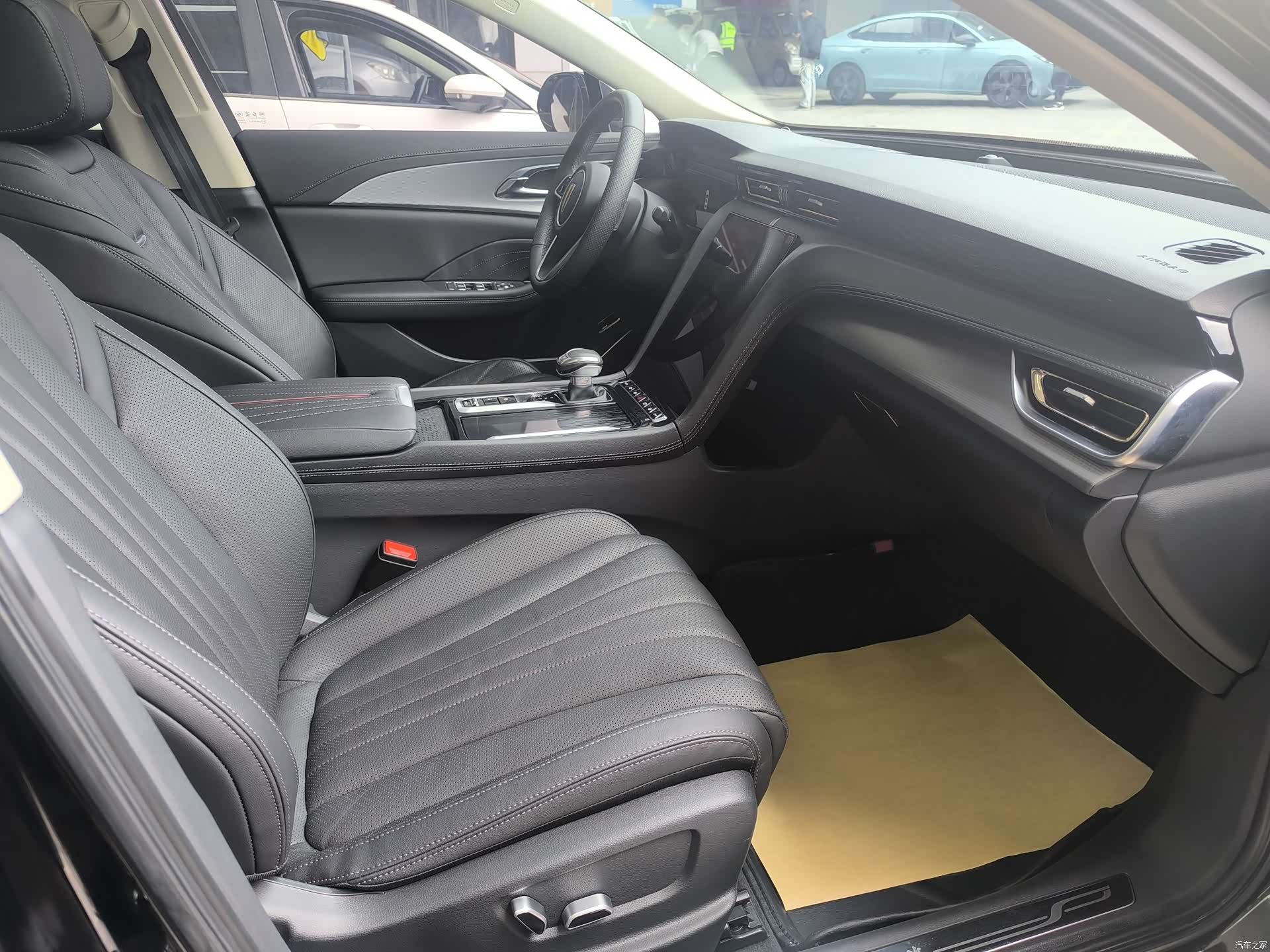 Hongqi H5, 2023 6