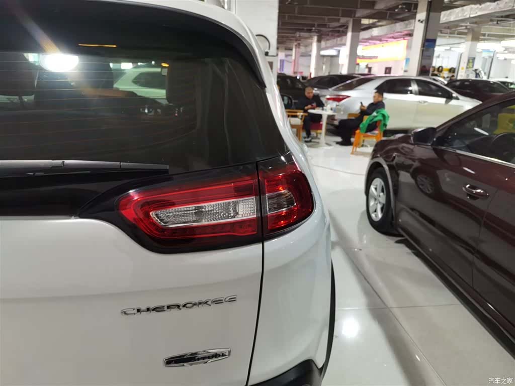 Jeep Cherokee, 2016 24