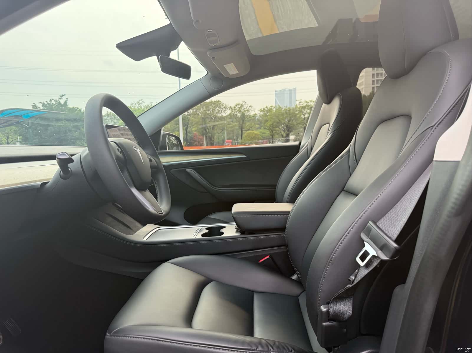 Tesla Model Y, 2022 все фото