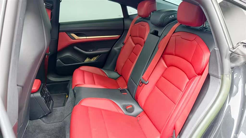 Porsche Taycan, 2023 11