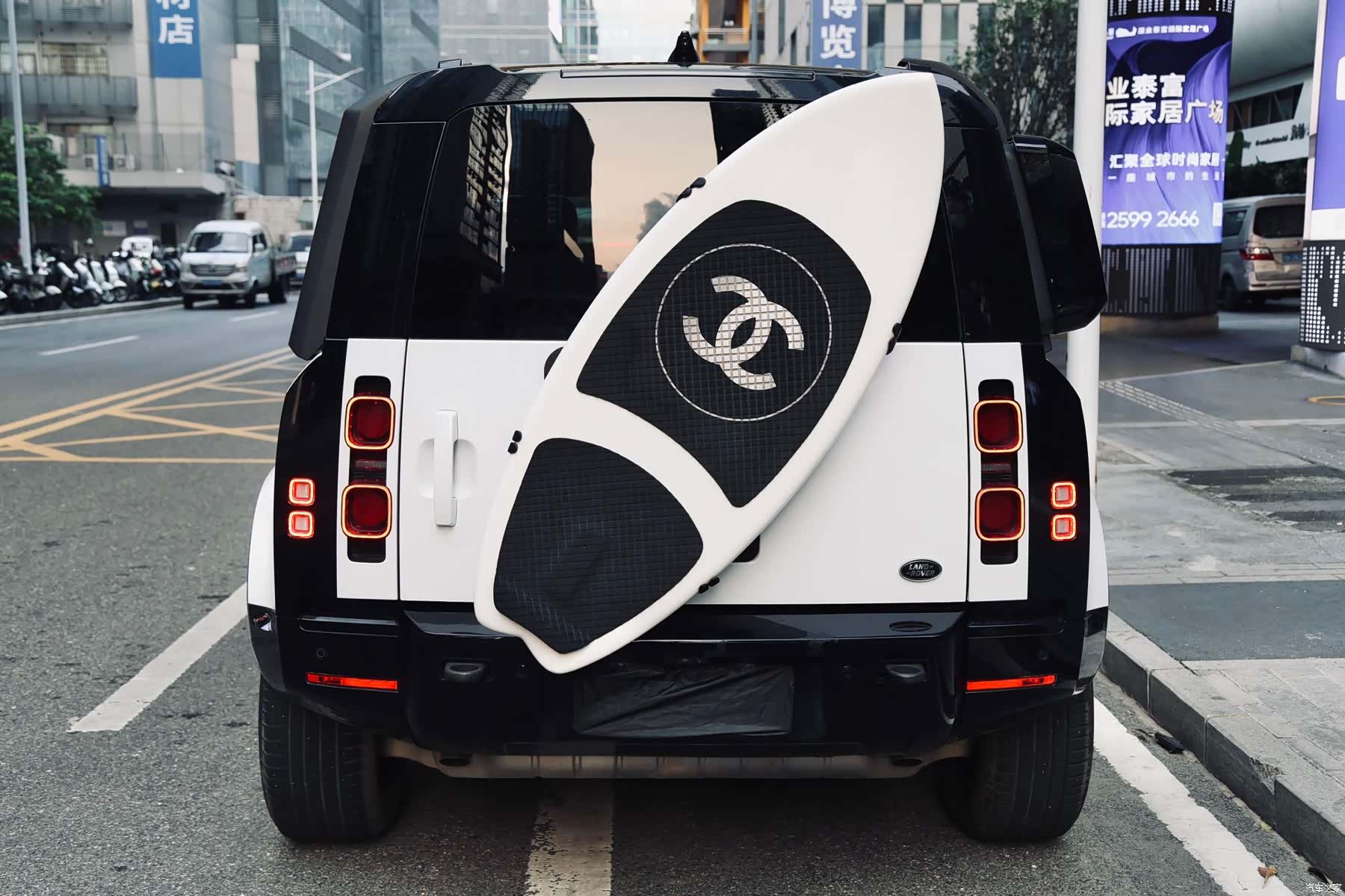 Land Rover Defender, 2021 4