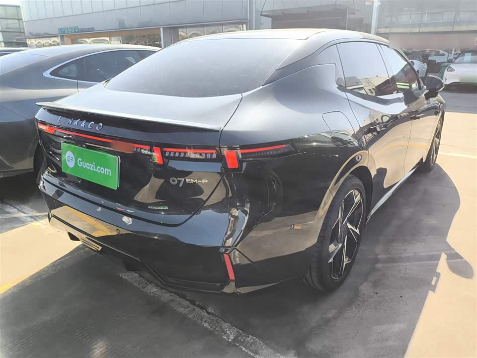 Lynk & Co 07 EM-P