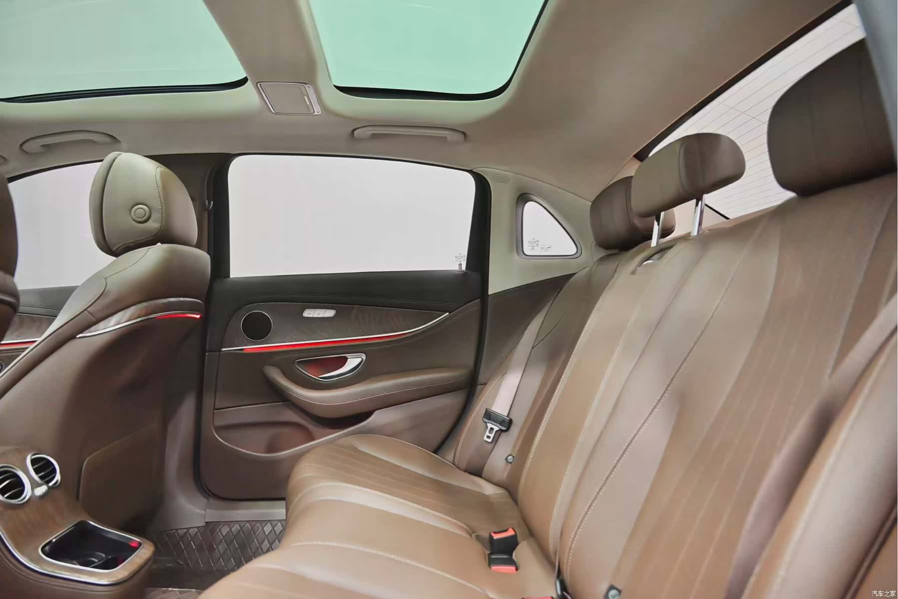 Mercedes-Benz E-Class, 2023 32