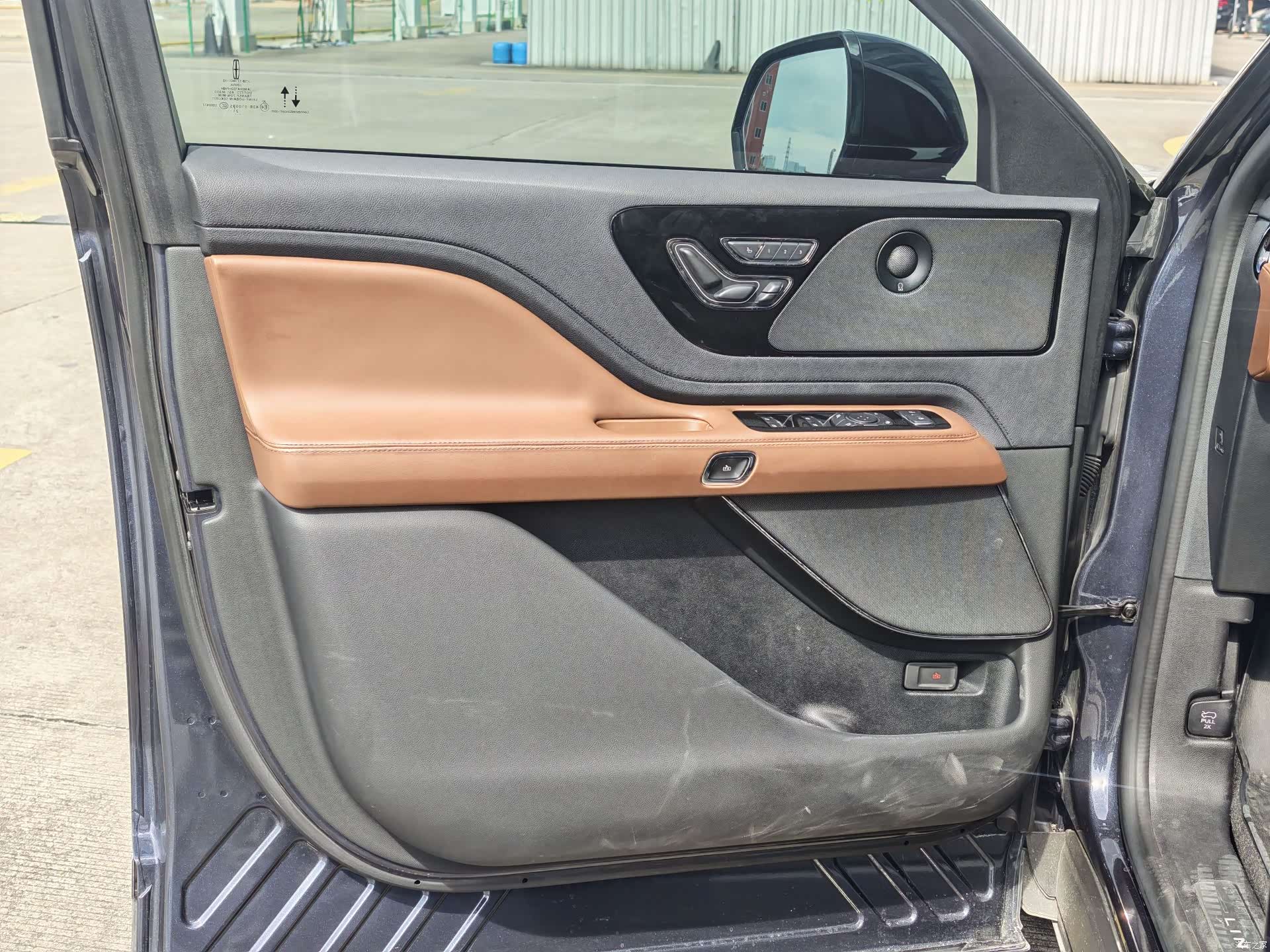 Lincoln Aviator, 2021 10