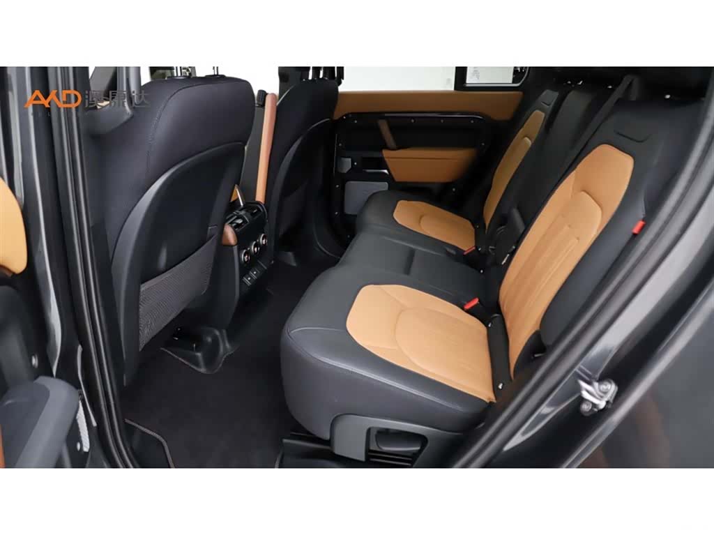 Land Rover Defender, 2023 7