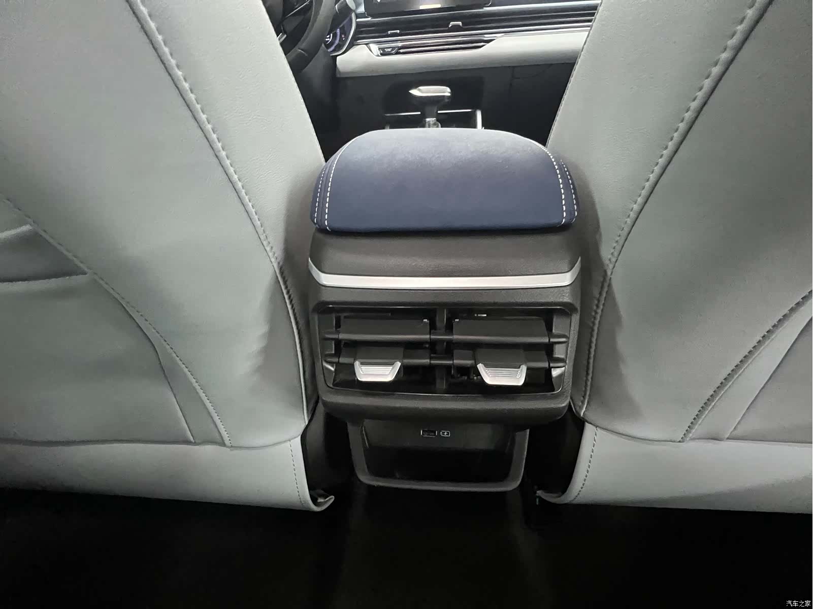 Geely Emgrand, 2022 10