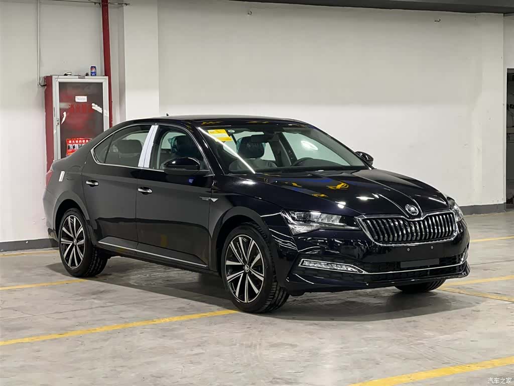 Skoda Superb, 2025 3