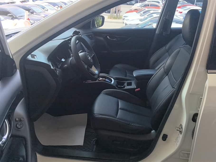 Nissan Qijun