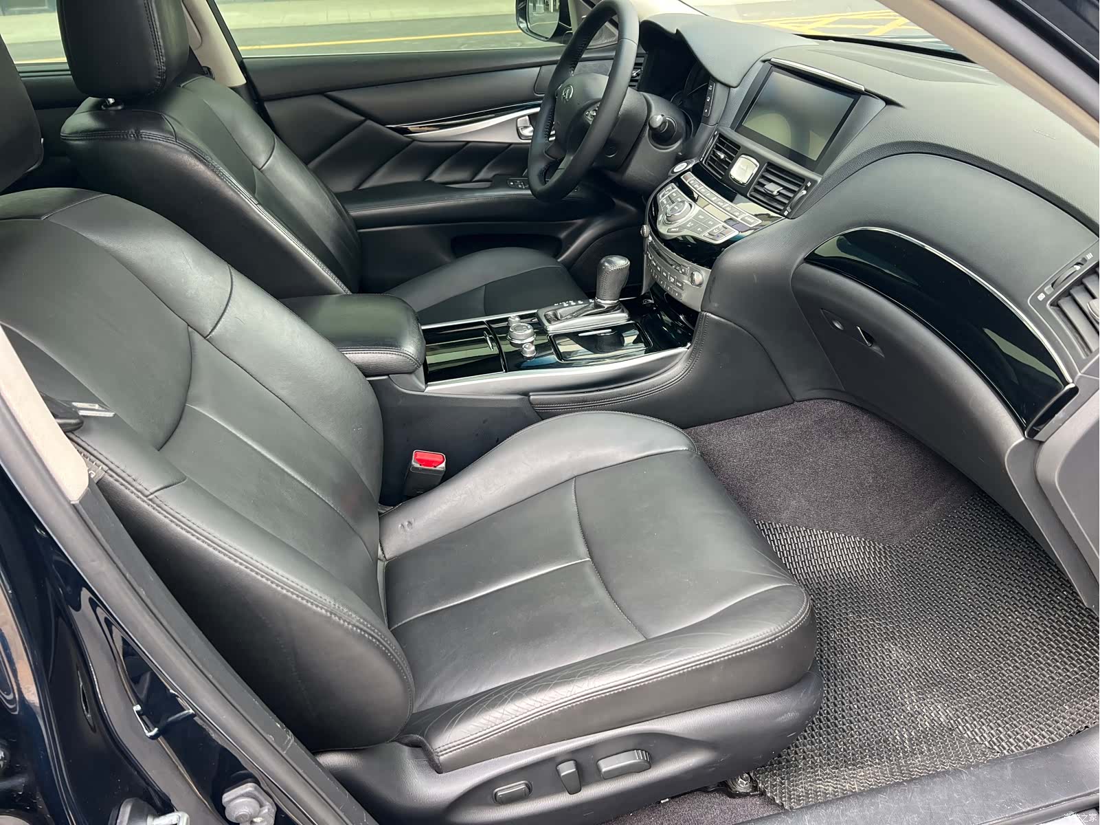 Infiniti Q70, 2018 10