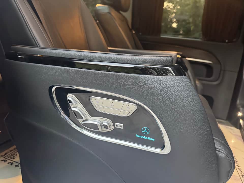 Mercedes-Benz V-class