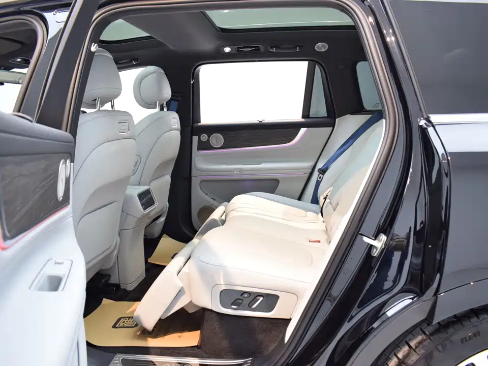 AITO Ask the world M9