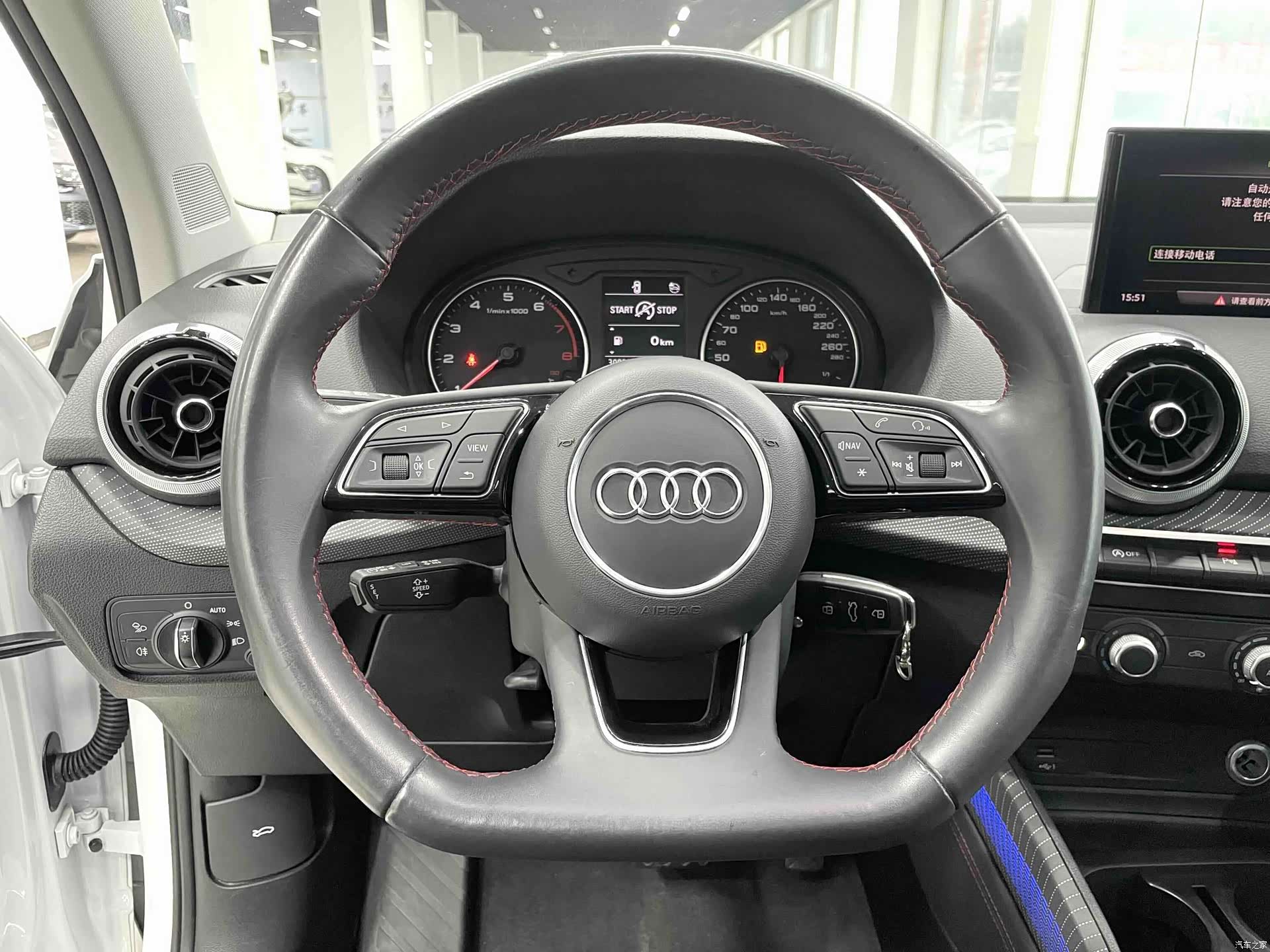 Audi Q2L, 2023 8