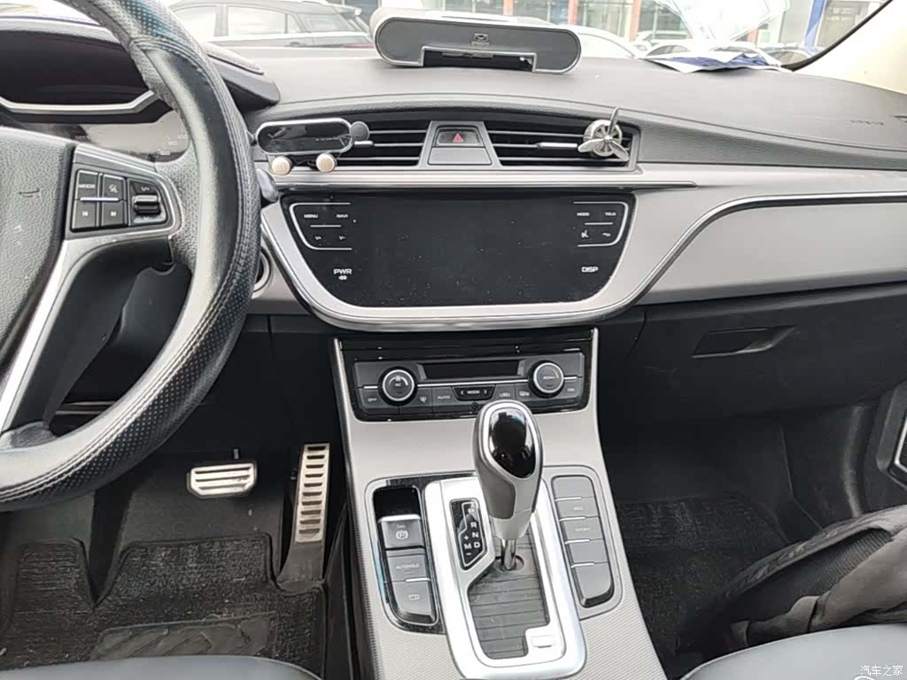 Geely Emgrand, 2018 13