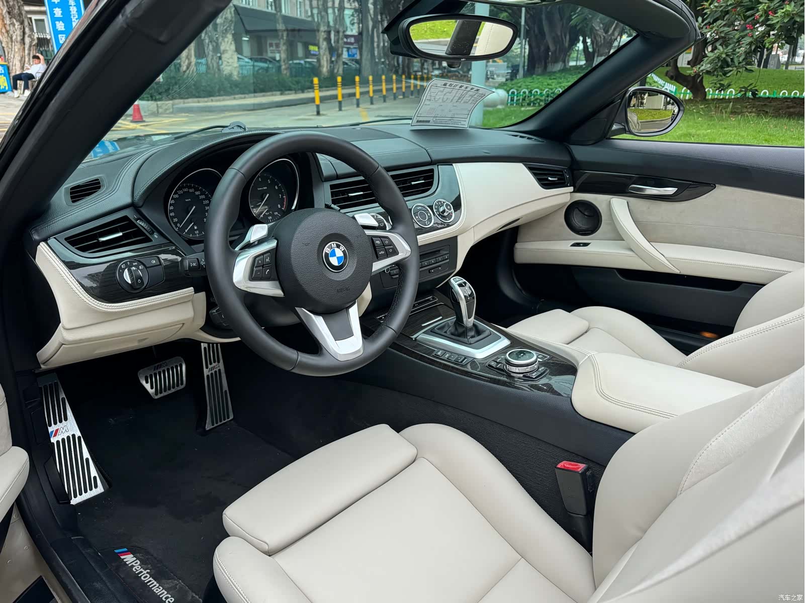 BMW Z4, 2011 все фото
