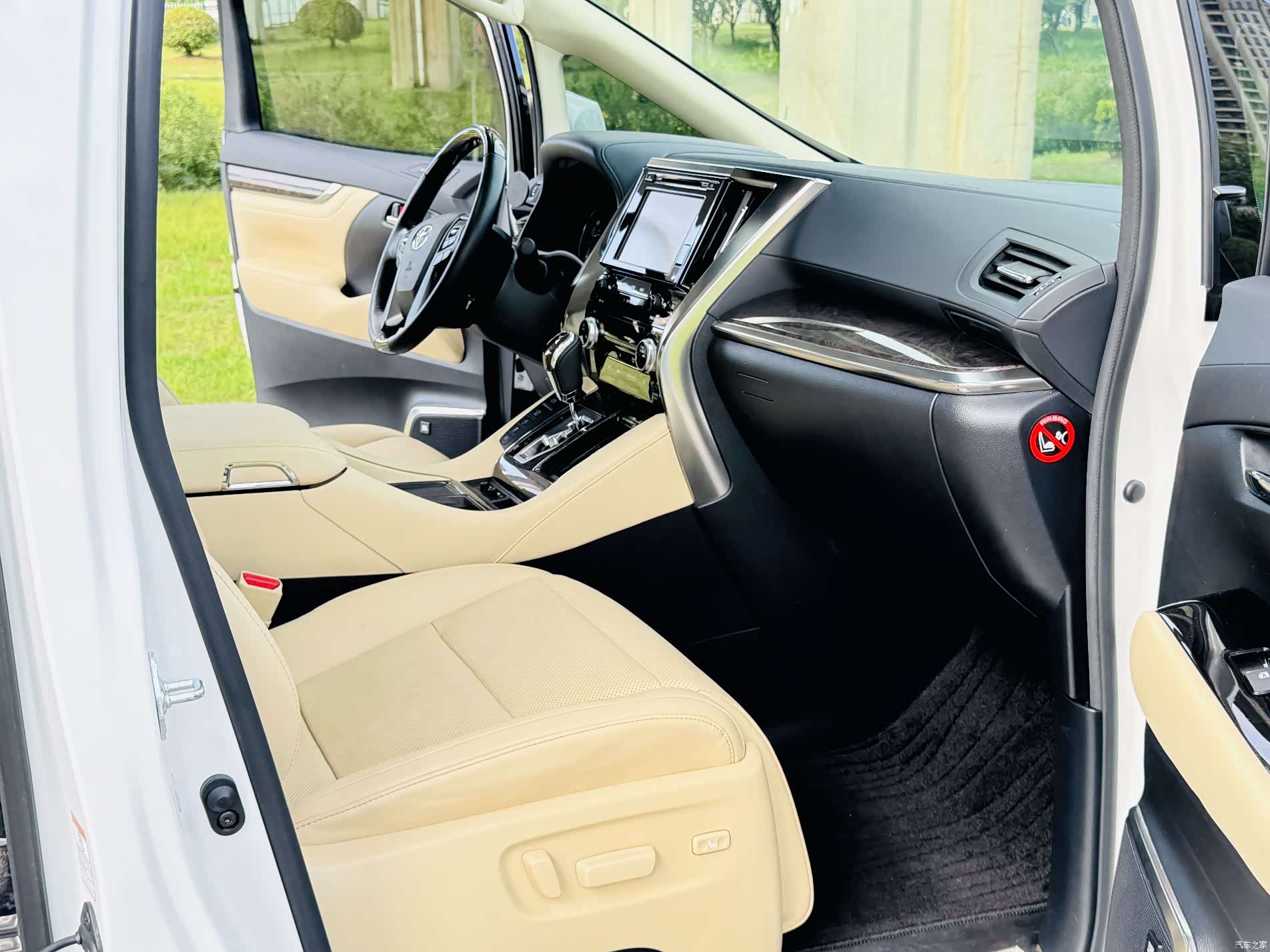 Toyota Alphard, 2019 13
