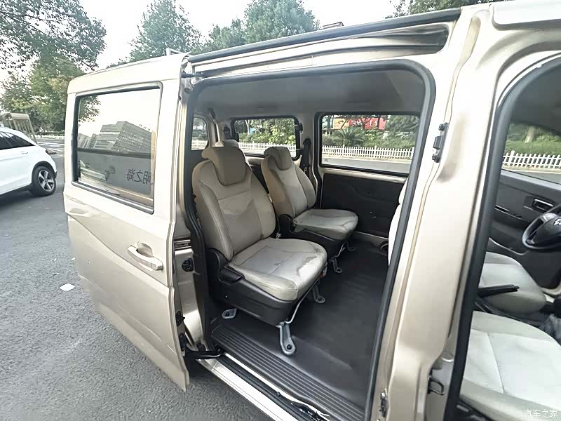 Wuling V, 2017 17
