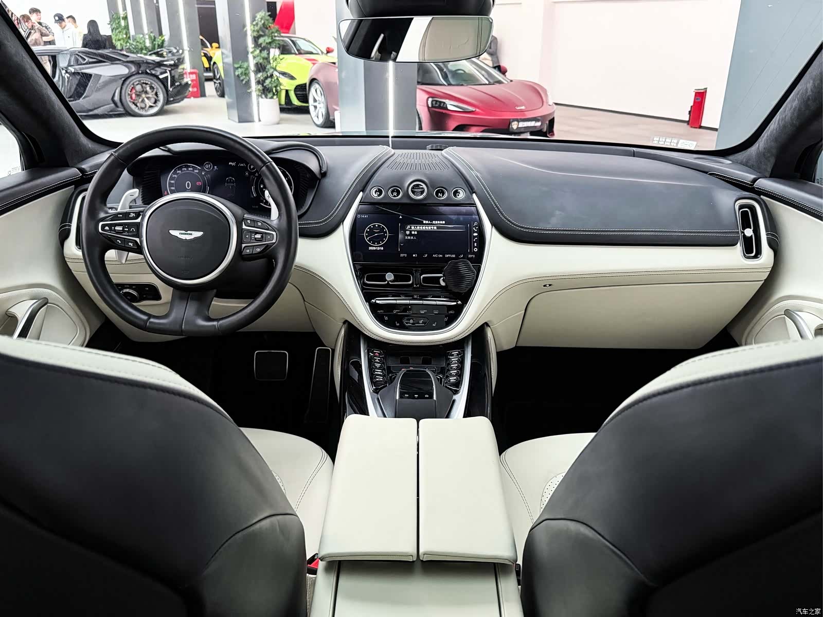 Aston Martin DBX, 2023 17