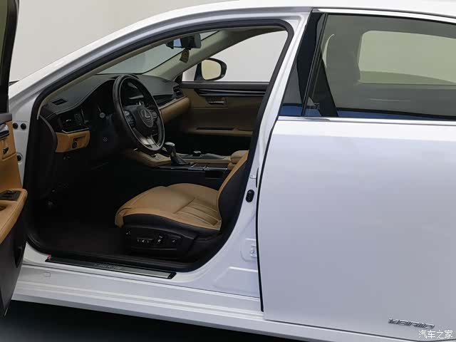 Lexus ES, 2017 8