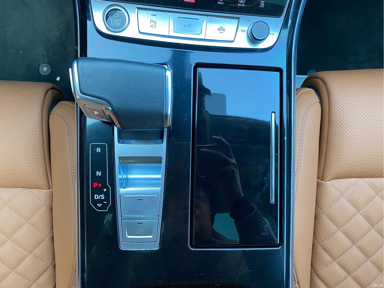 Audi A8L, 2023 16