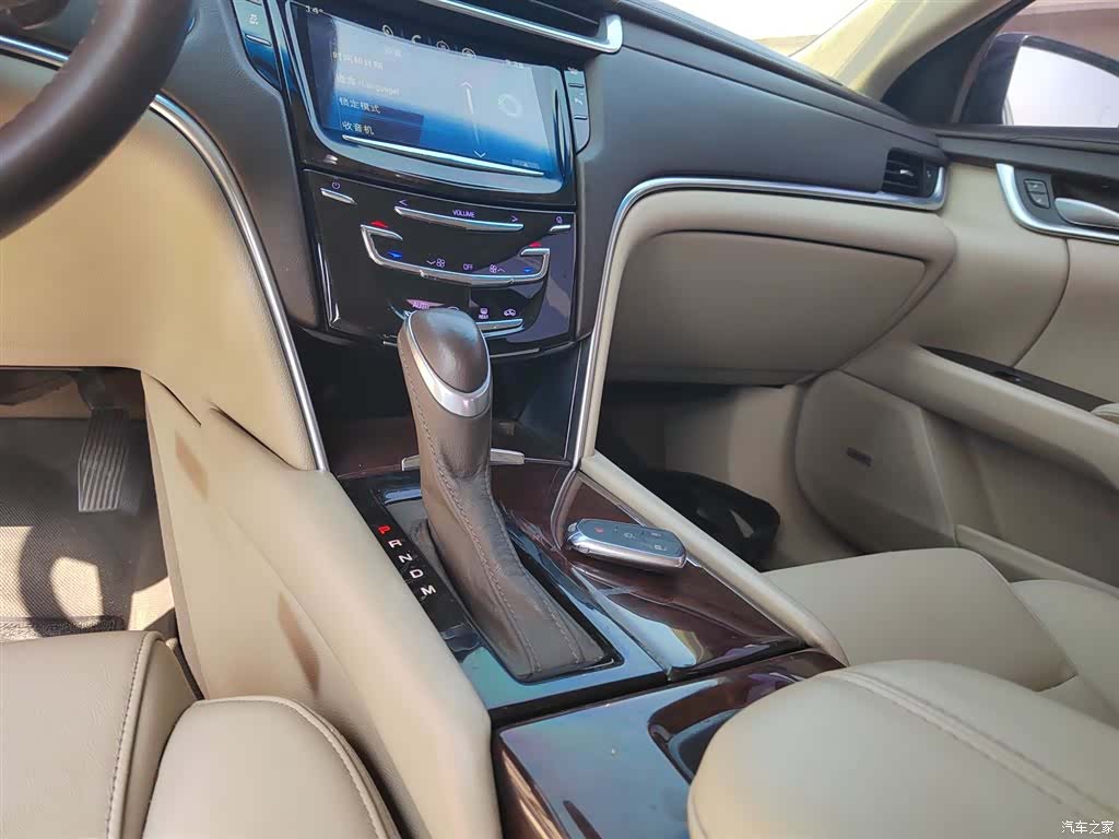 Cadillac XTS, 2015 10