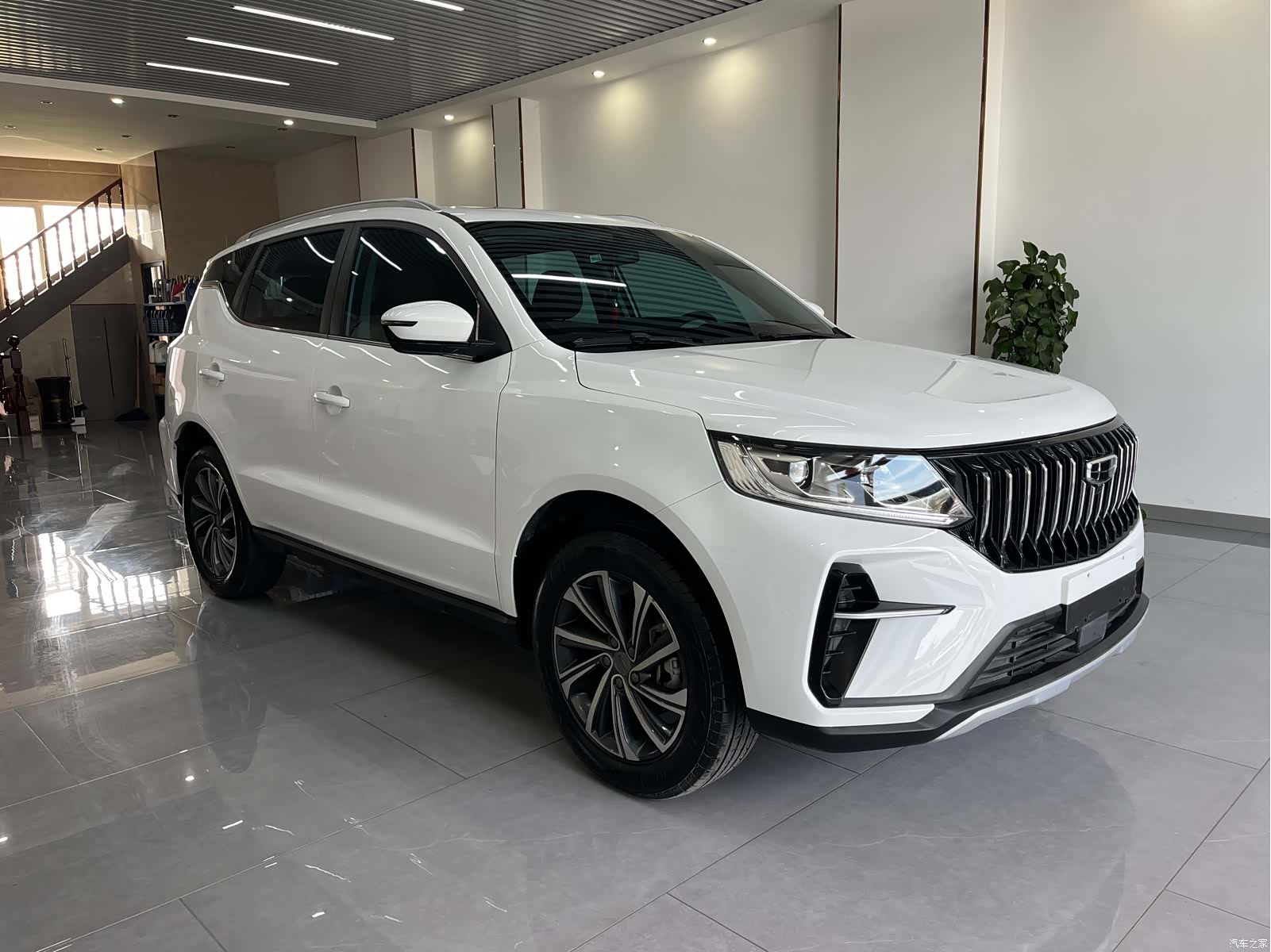 Geely X6, 2022 3