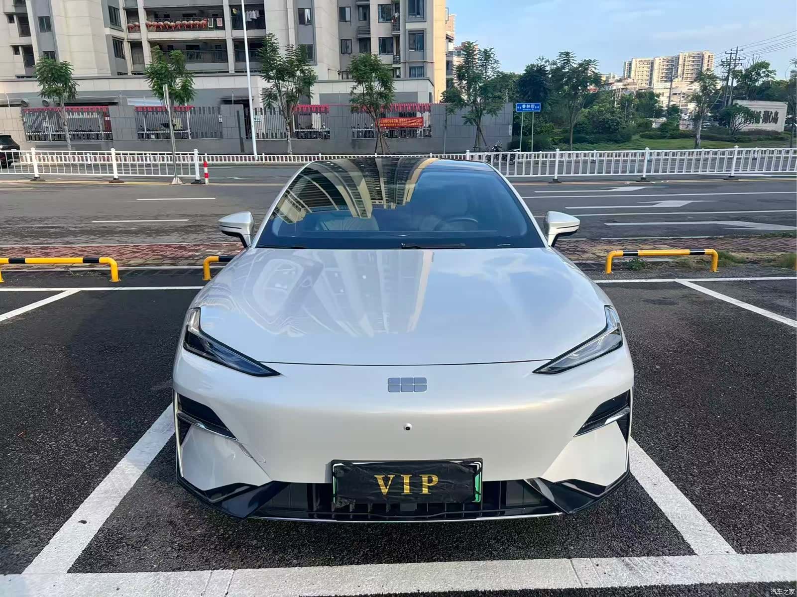 Geely E8, 2024 2