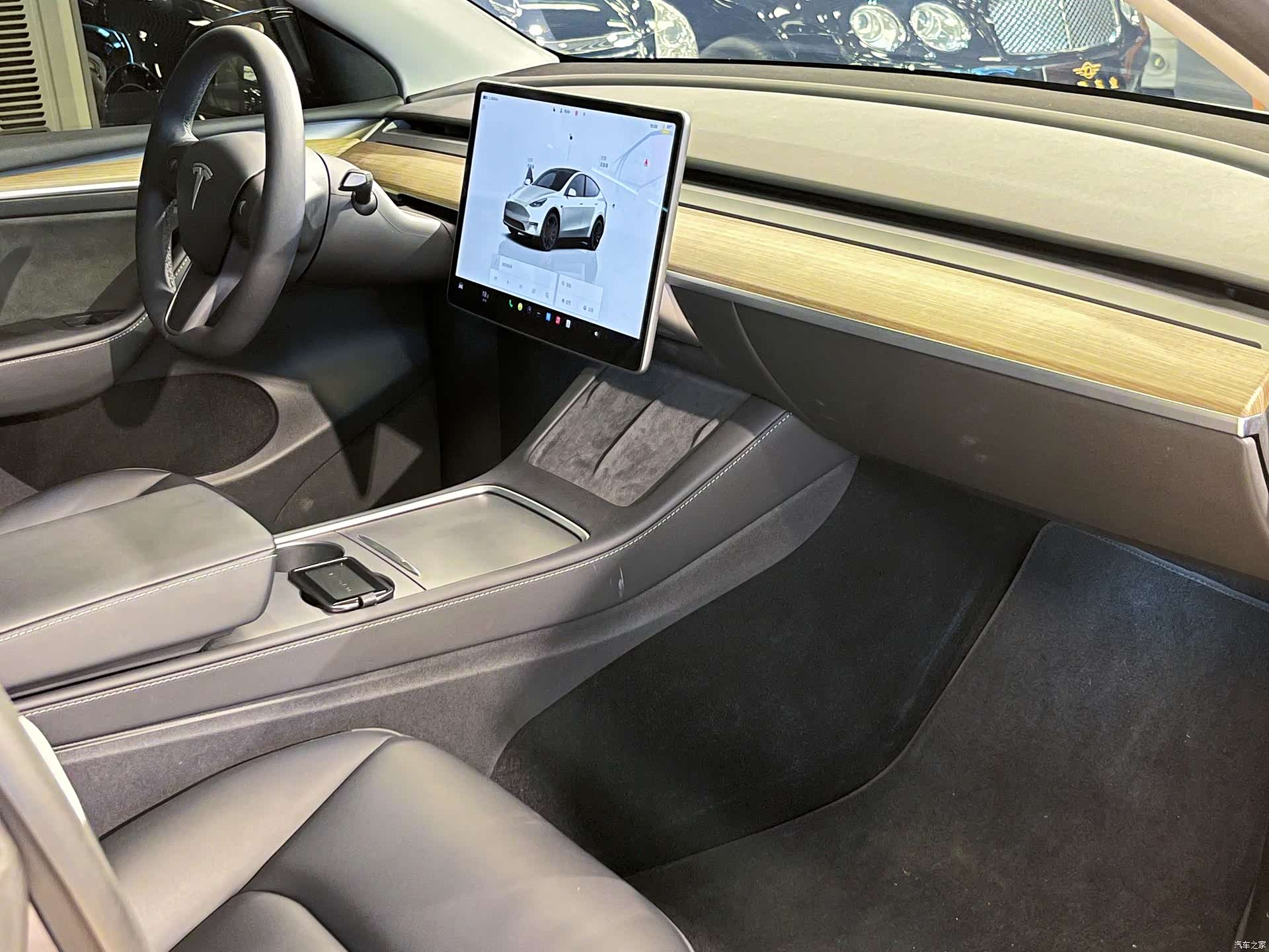 Tesla Model Y, 2023 22