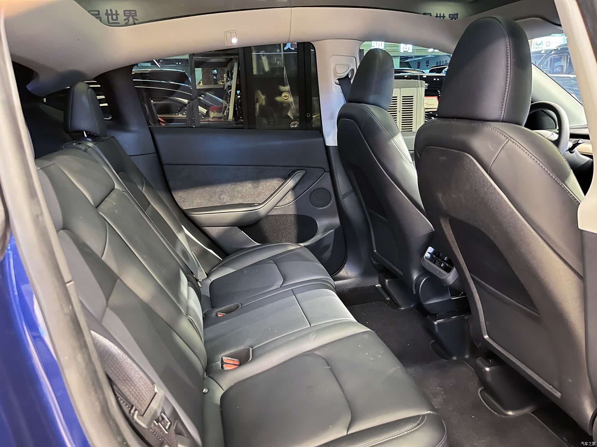 Tesla Model Y, 2023 31