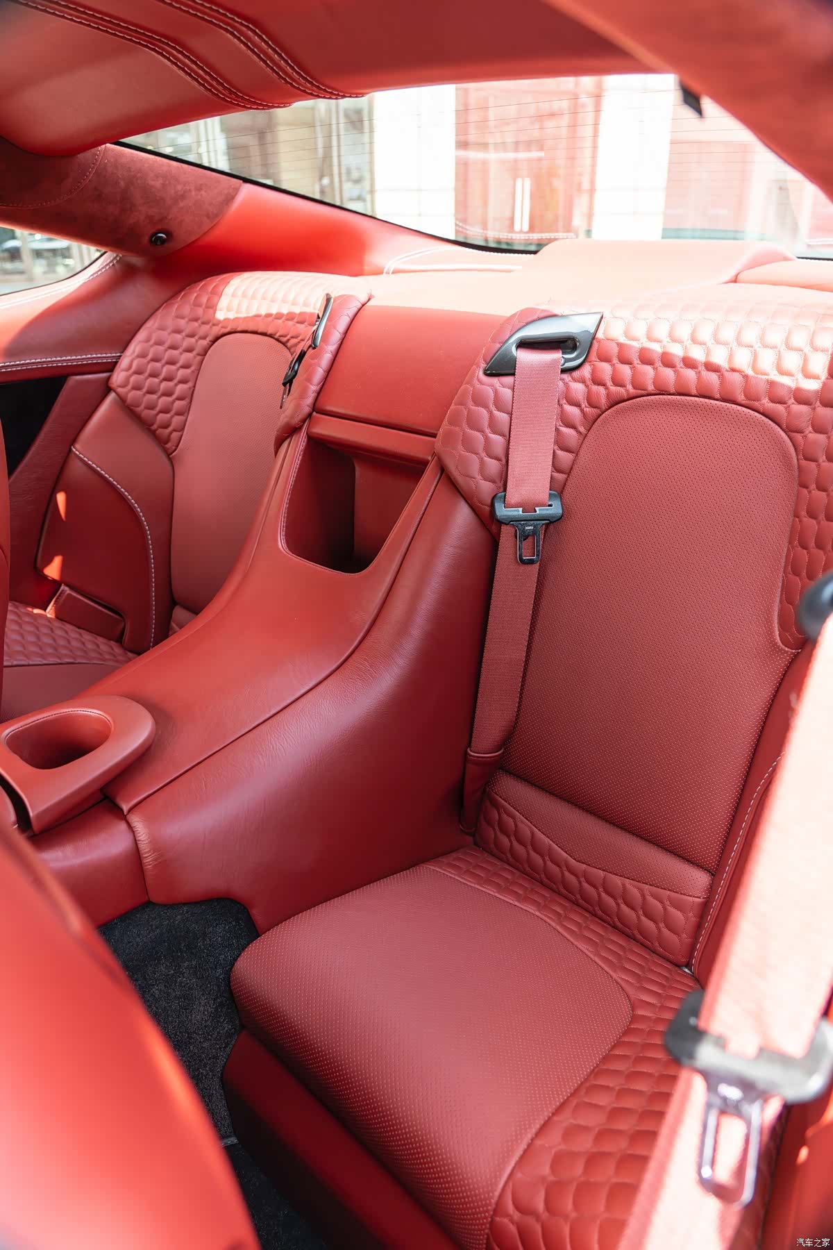 Aston Martin Vanquish, 2013 16