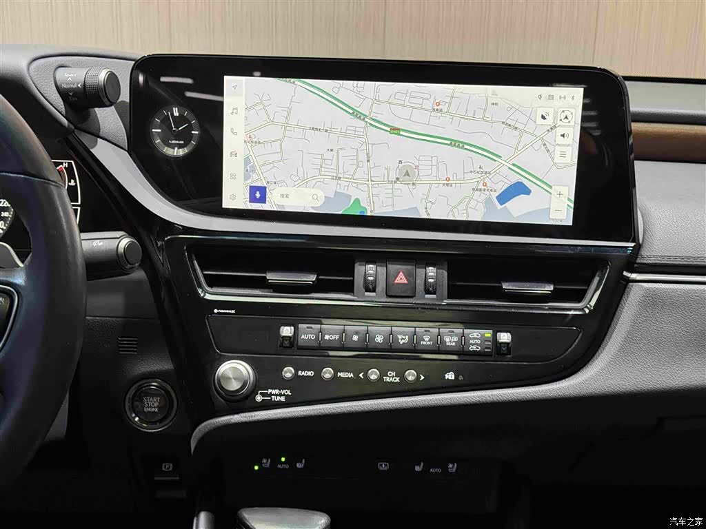 Lexus ES, 2024 11