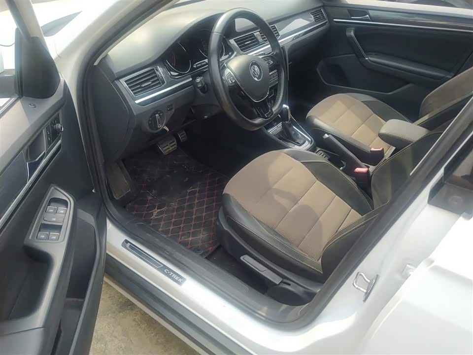 Volkswagen C-TREK Wei Collar