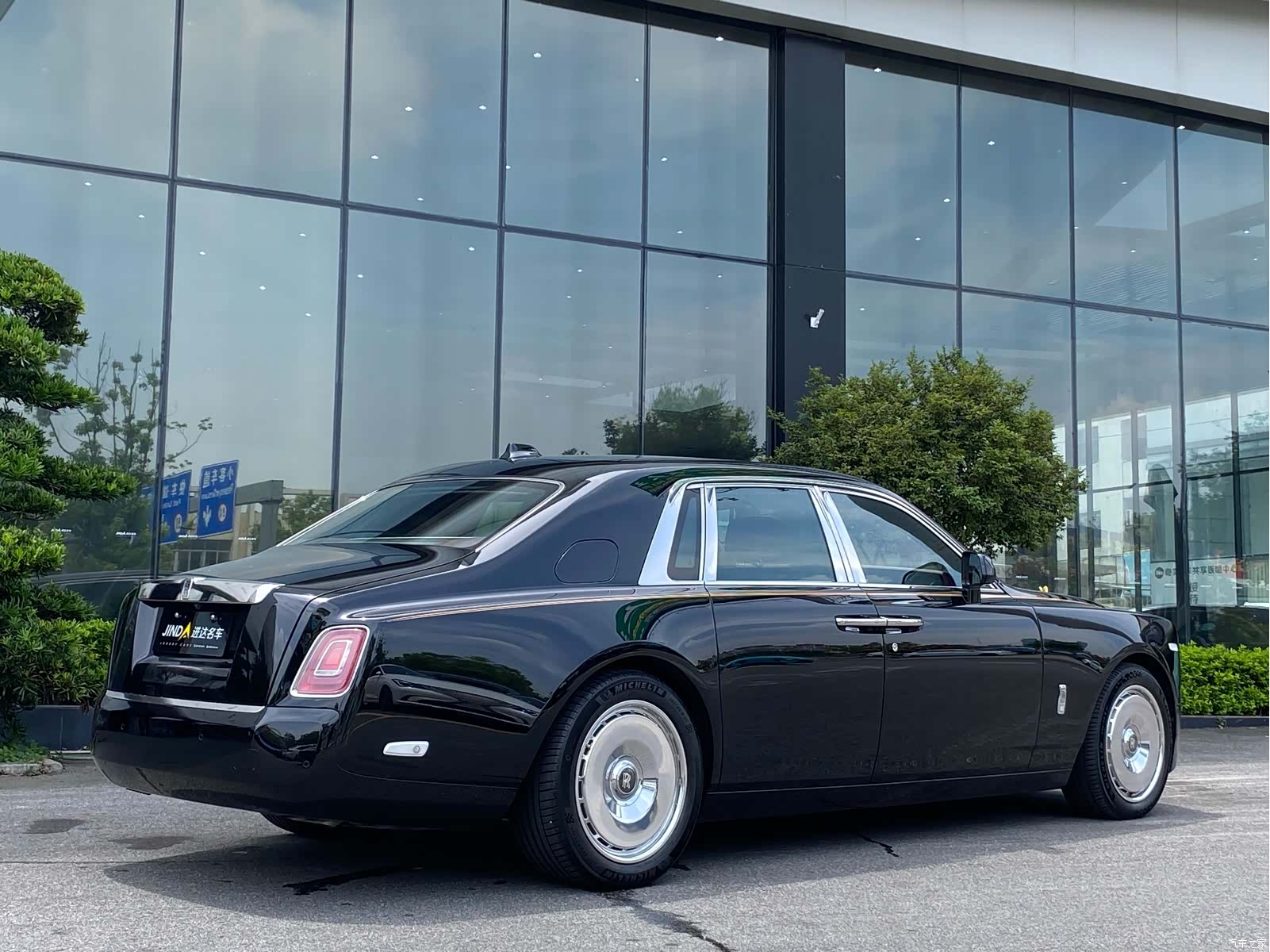 Rolls-Royce Phantom, 2019 9