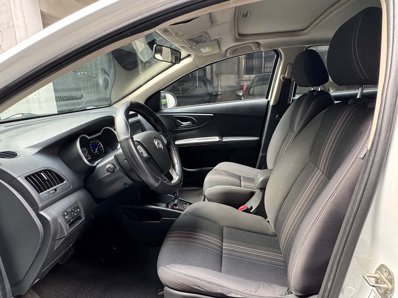 DongFeng AX3, 2016 4