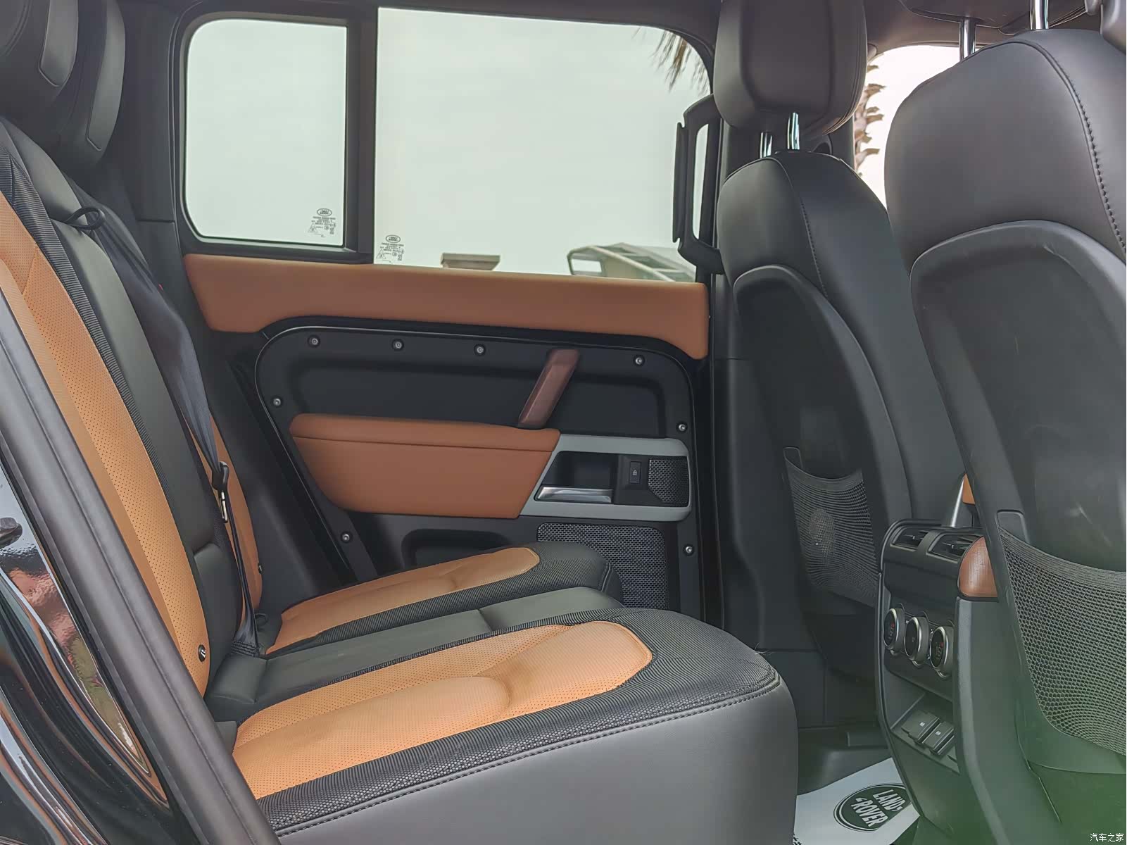 Land Rover Defender, 2023 все фото
