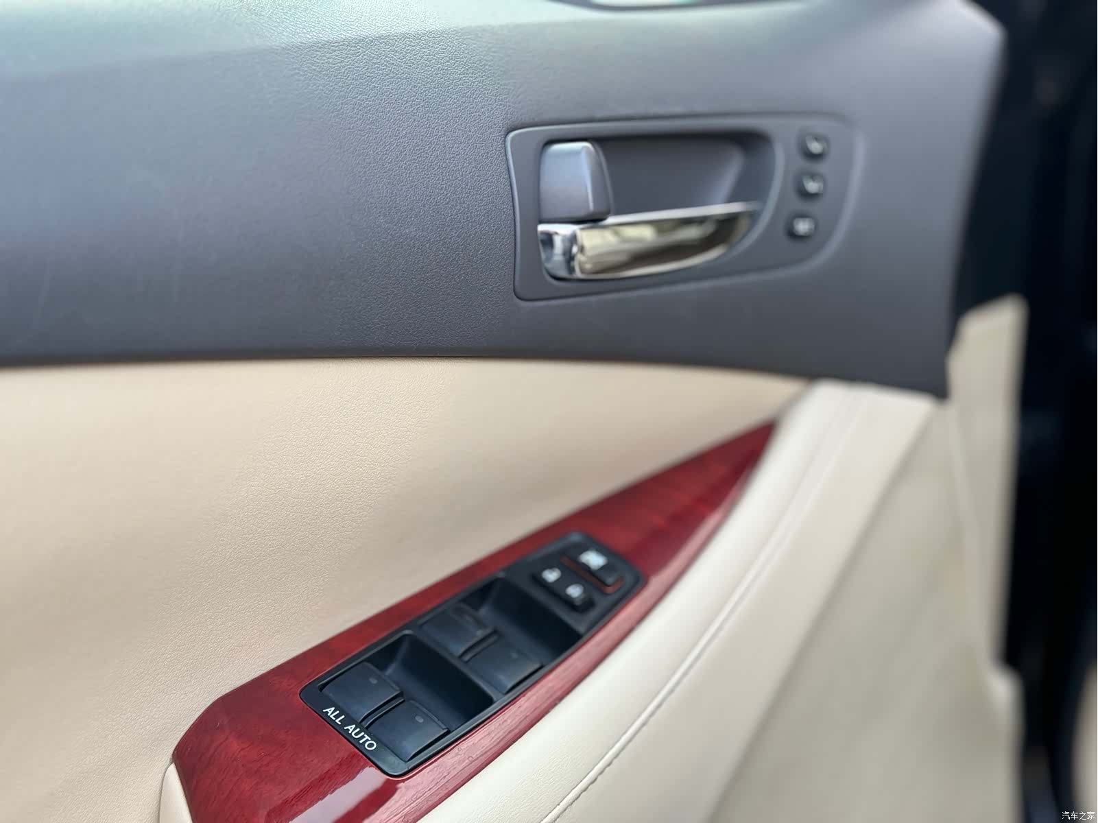 Lexus ES, 2009 9