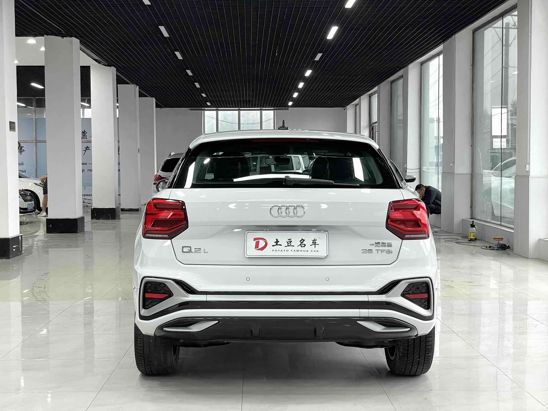 Audi Q2L, 2023 все фото