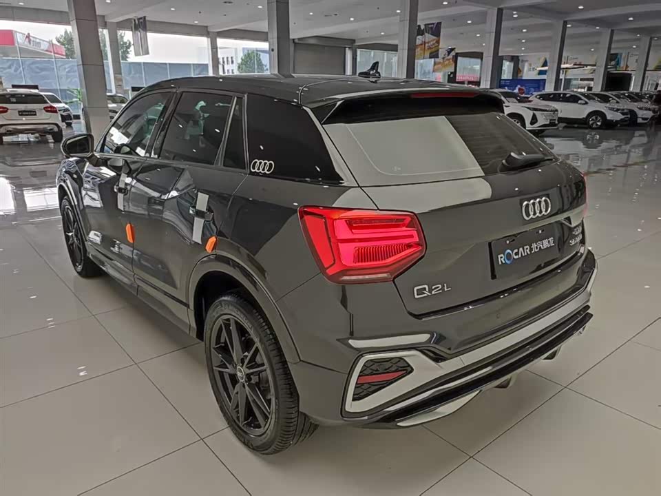 Audi Q2L