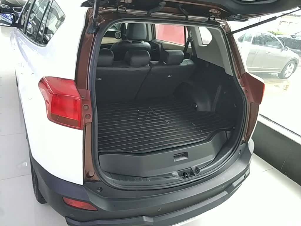 Toyota RAV4, 2015 19